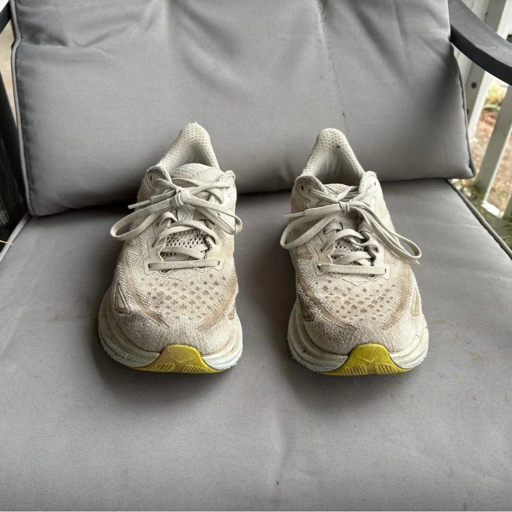 very well worn hokas - Picture 3 of 4